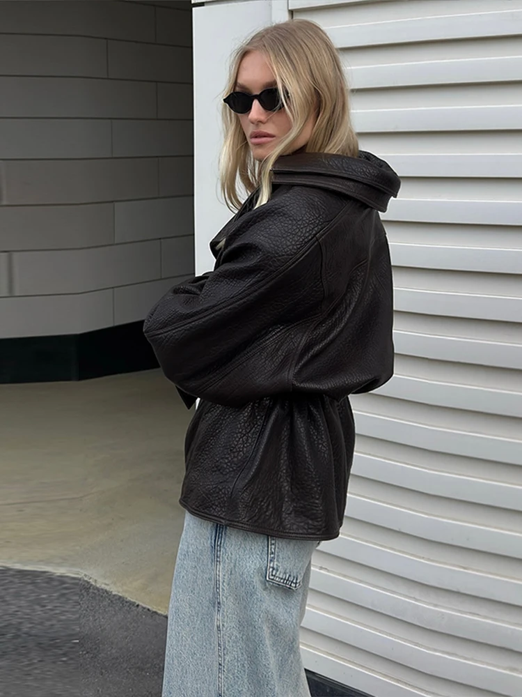 

Однотонная текстурированная куртка из искусственной кожи с завязками на талии, женская куртка с высоким воротом, асимметричная молния и пуговицами, негабаритная 2021, полная уличная одежда