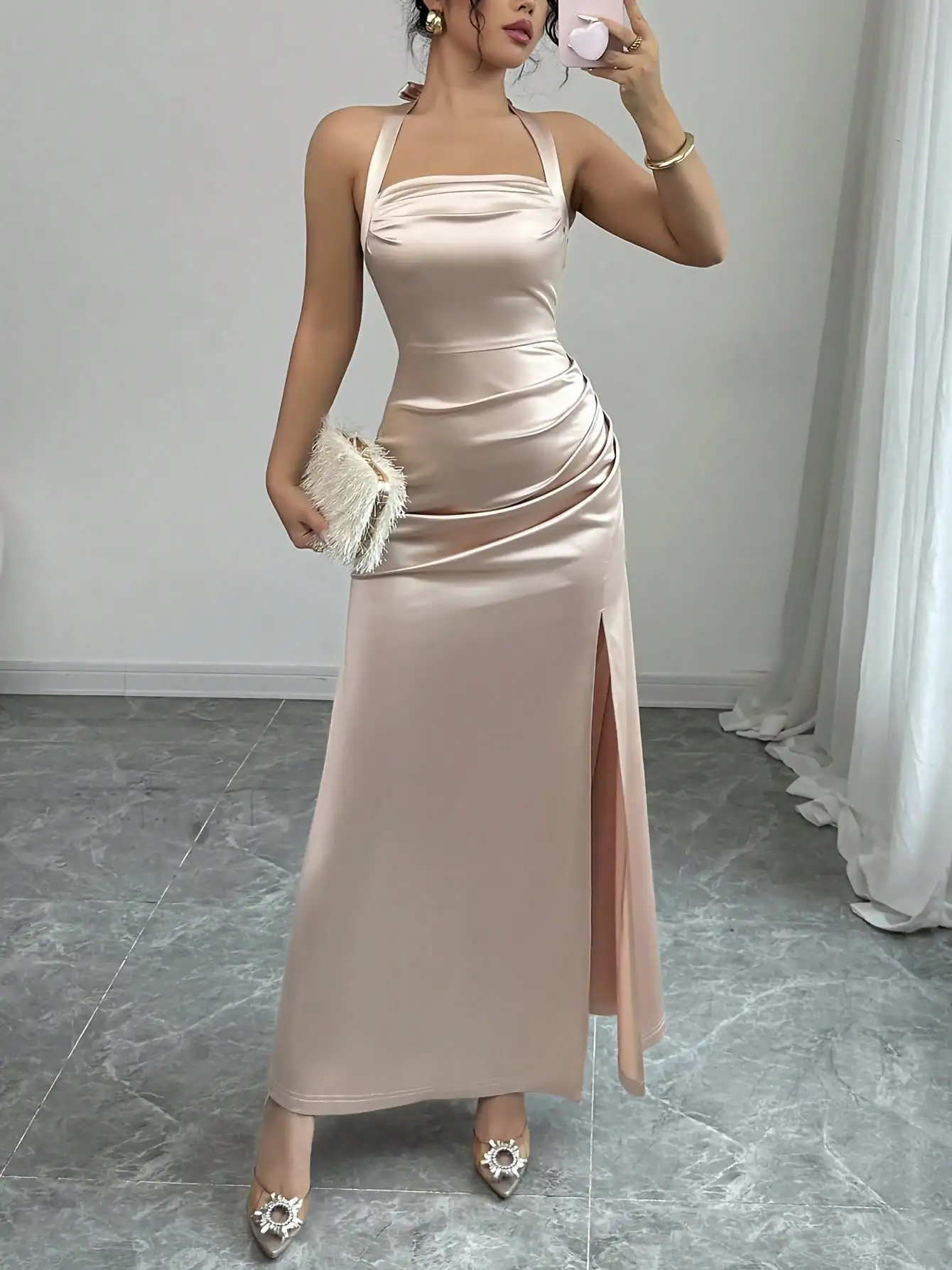 Selianne Elegante abito a canotta aderente color champagne, lunghezza maxi con spacco laterale in tessuto di raso elastico
