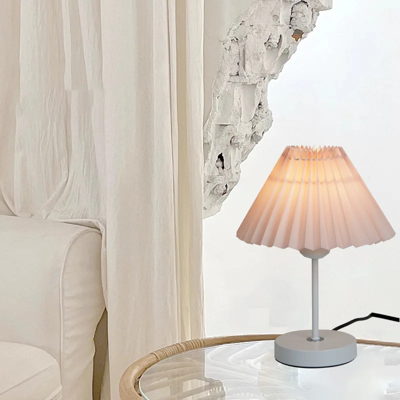 

Decoration Bedroom Table Lamp Bedside Homestay Hotel Living Room Table Lamp Ambient Lron Lighting La Lampe Décorative MHZSD