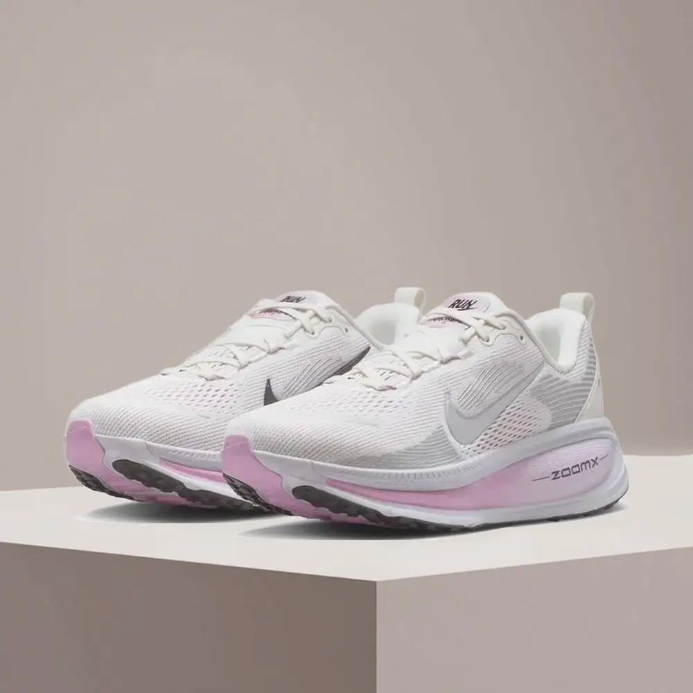 

Женские кроссовки Nike VOMERO 18 для бега по шоссе: удобные, нескользящие, прочные, стильные и универсальные, с амортизацией, модель IM2503-133