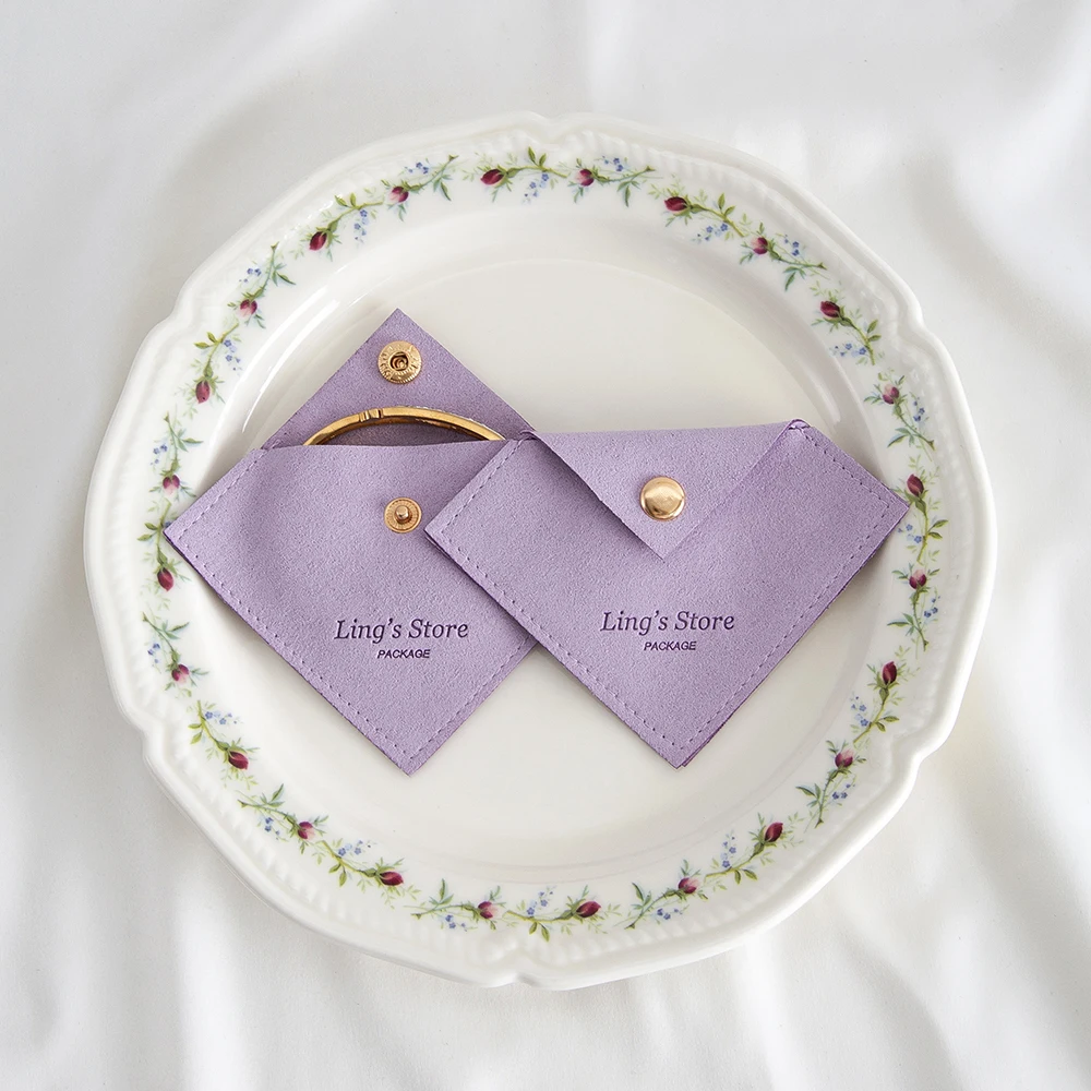 

50Pcs Customized Logo Jewelry Microfiber Triangle Snap Bag 10x10cm Wedding Gift Packaging Birthday Engagement Diamond Ring Pouch