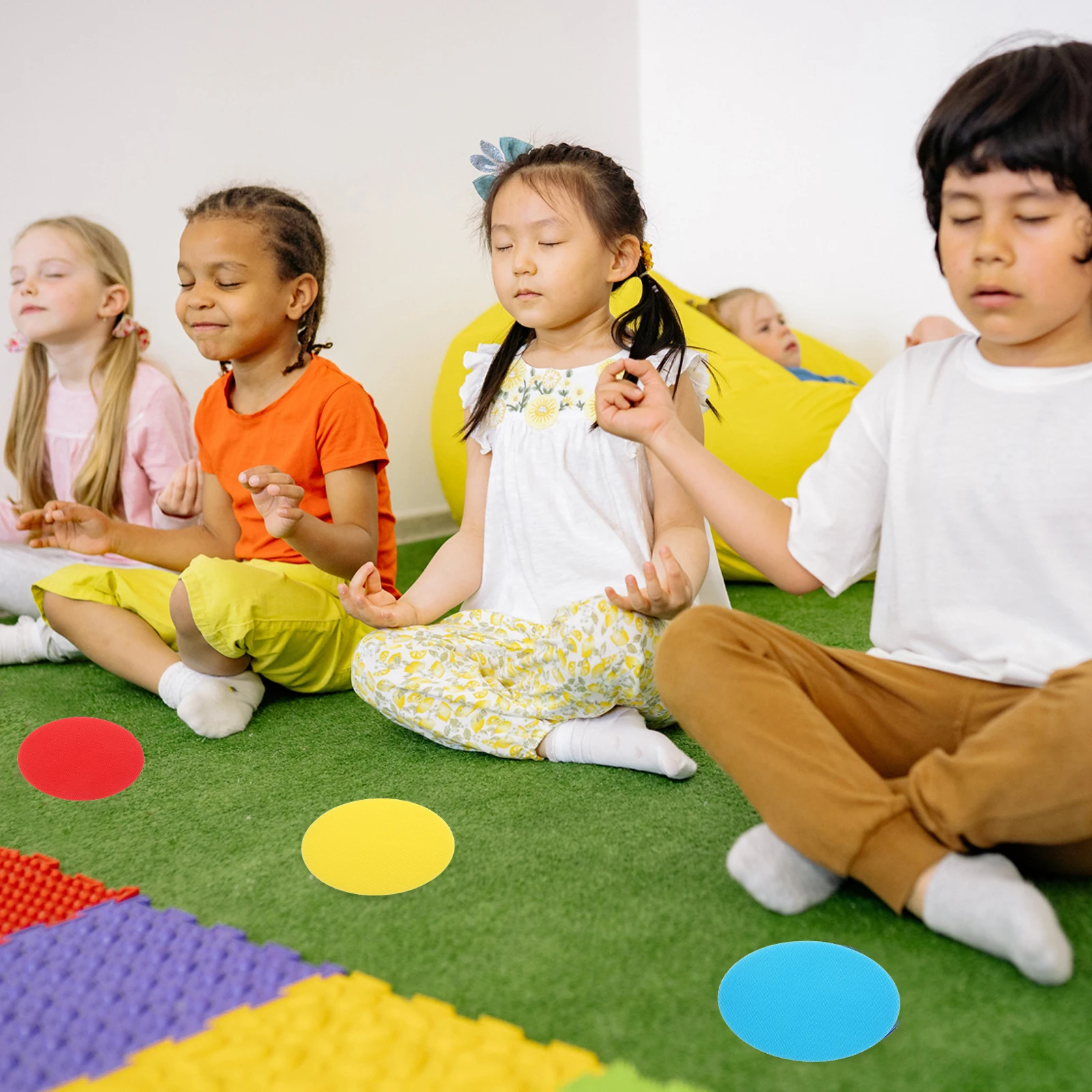 

30 pcs Circular Stickers Removable Carpet Markers for Family Games Training Classroom Game Trainning Sticker Activities