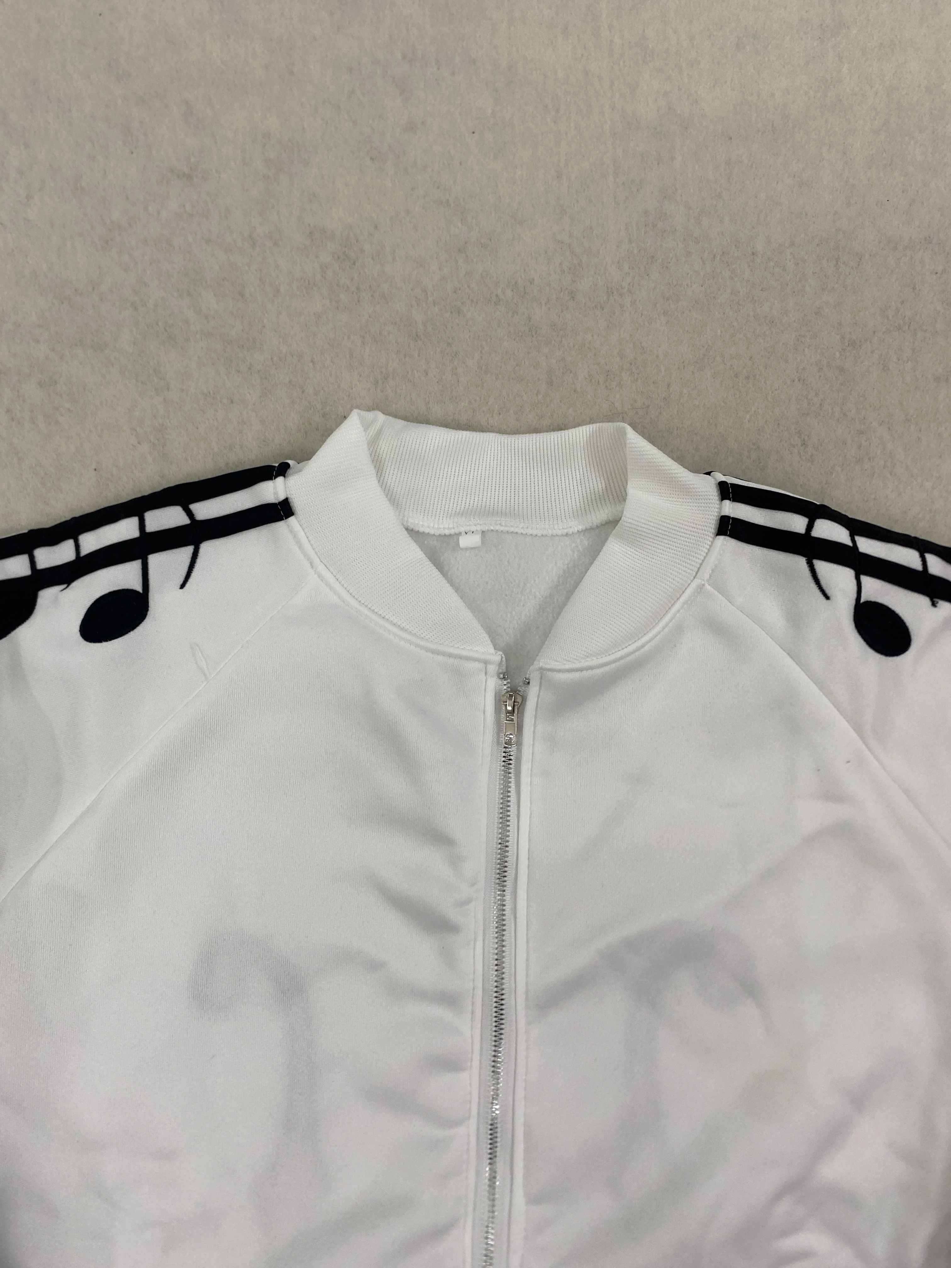 Herren Trainingsjacke mit Musiknoten-Print, Raglanärmeln, Reißverschluss, Stehkragen, Y2K Streetwear, locker geschnitten, lässiger Sport-Baseballmantel – Detail 8