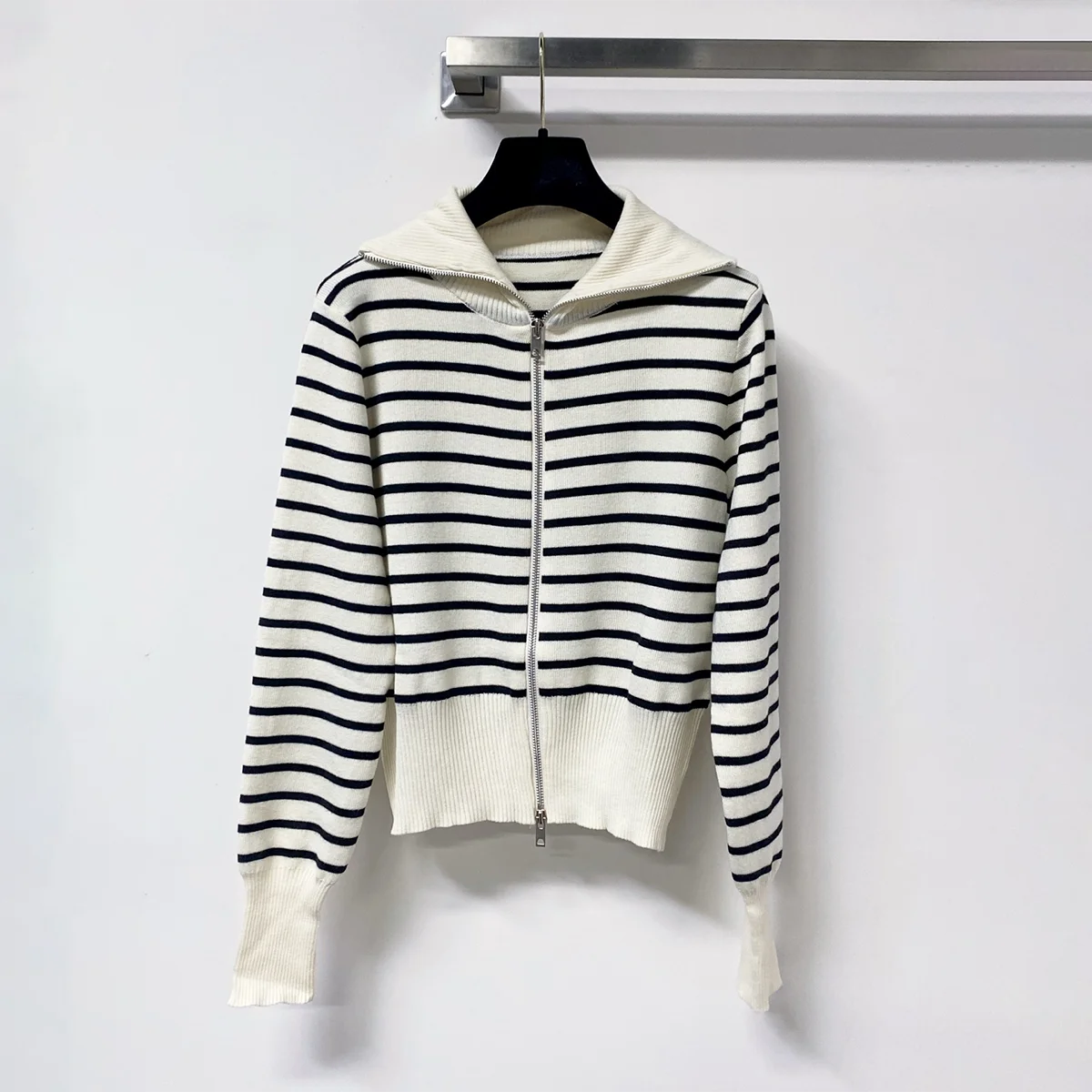 2026 High Quality Women's Big Collar Striped Double Zipper Knitted Cardigan--2680835