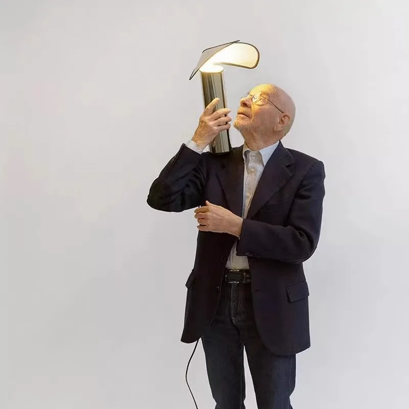 Lampe de Table LED Moderne Italienne, Luminaire Décoratif d'Nik, Idéal pour un Salon ou un Bureau