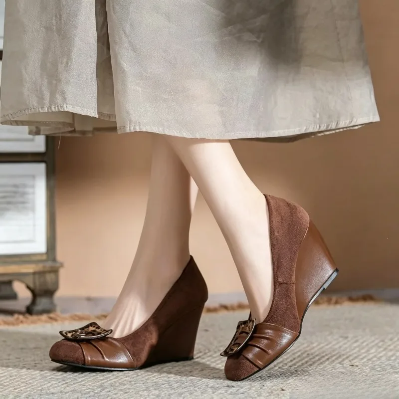 Retro Pleated Leather Spliced Suede Women's Wedge Sandals Hollow Square Buckle Detail Mary Janes Round Toe Brand Designer Shoes