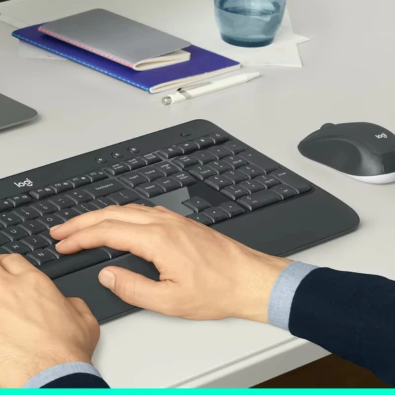 Набор беспроводной клавиатуры и мыши Logitech MK540 с подставкой для рук, поддержкой батареи и брызгозащищенной конструкцией для офисного использования в деловом стиле