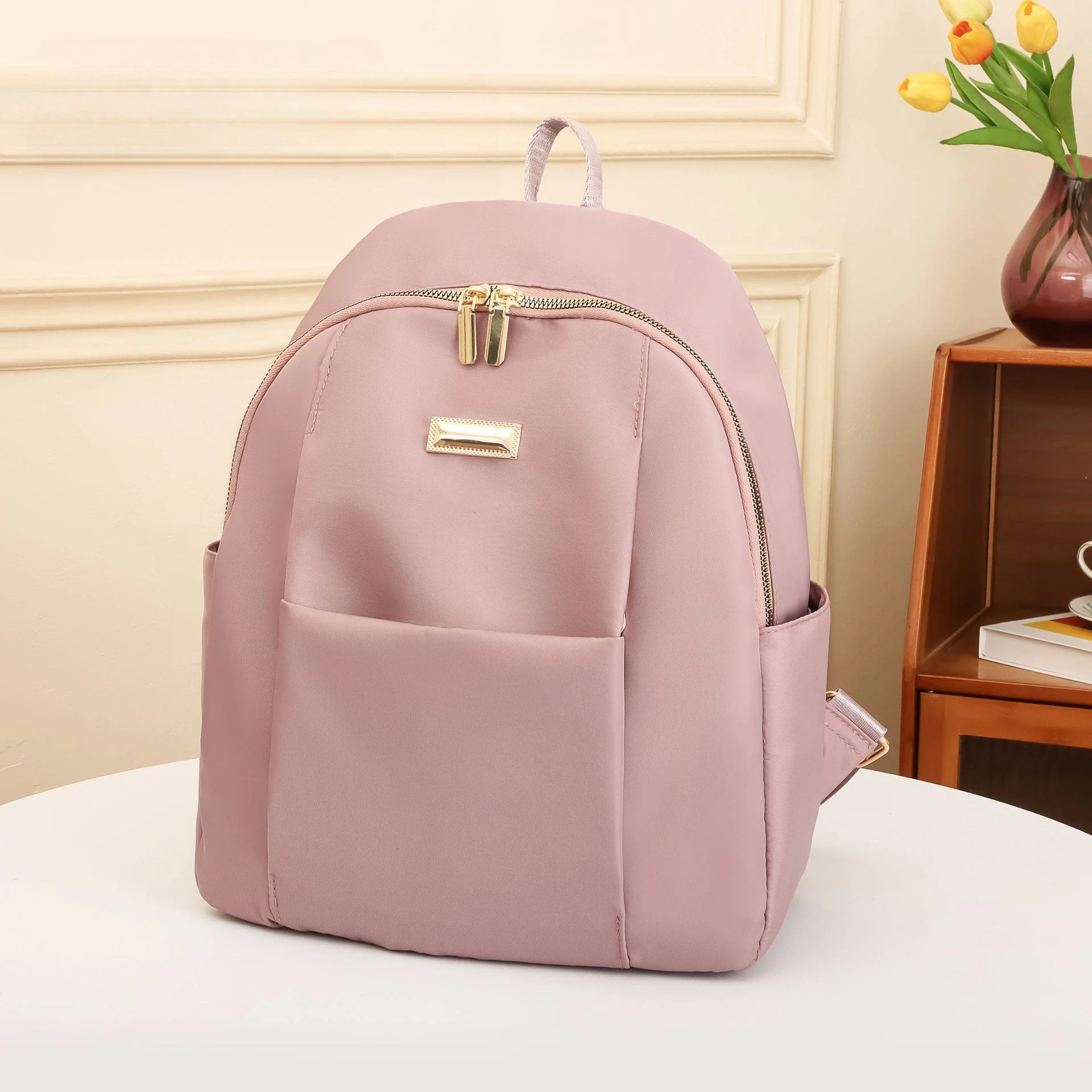 

Europe and the United States new fashion backpack women's new casual Oxford bag backpack ladies canvas bag.