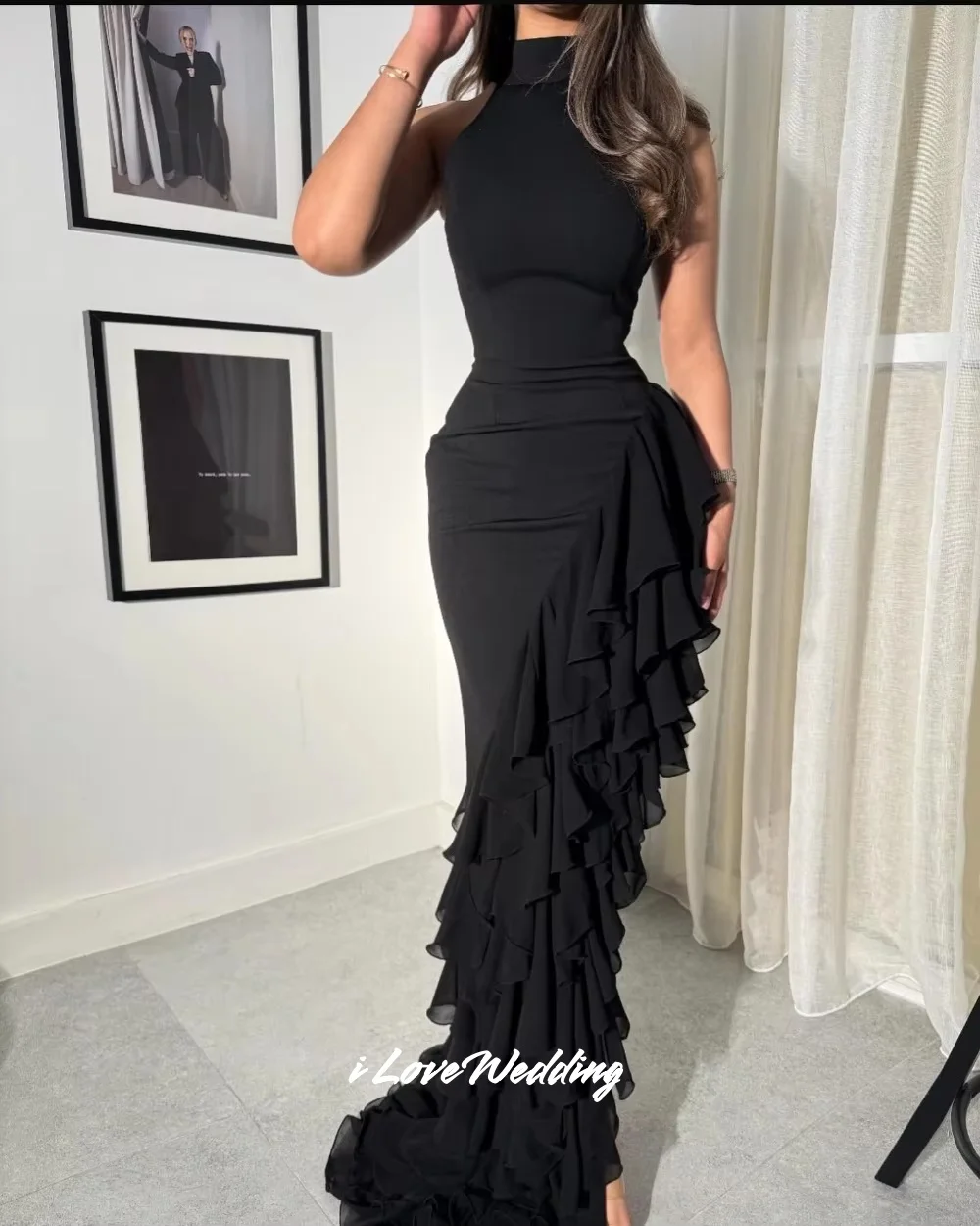 Zwarte hoge kraag zeemeermin chiffon ruches mouwloze avondjurken meerlaagse zijsplit vloerlengte geplooid op maat