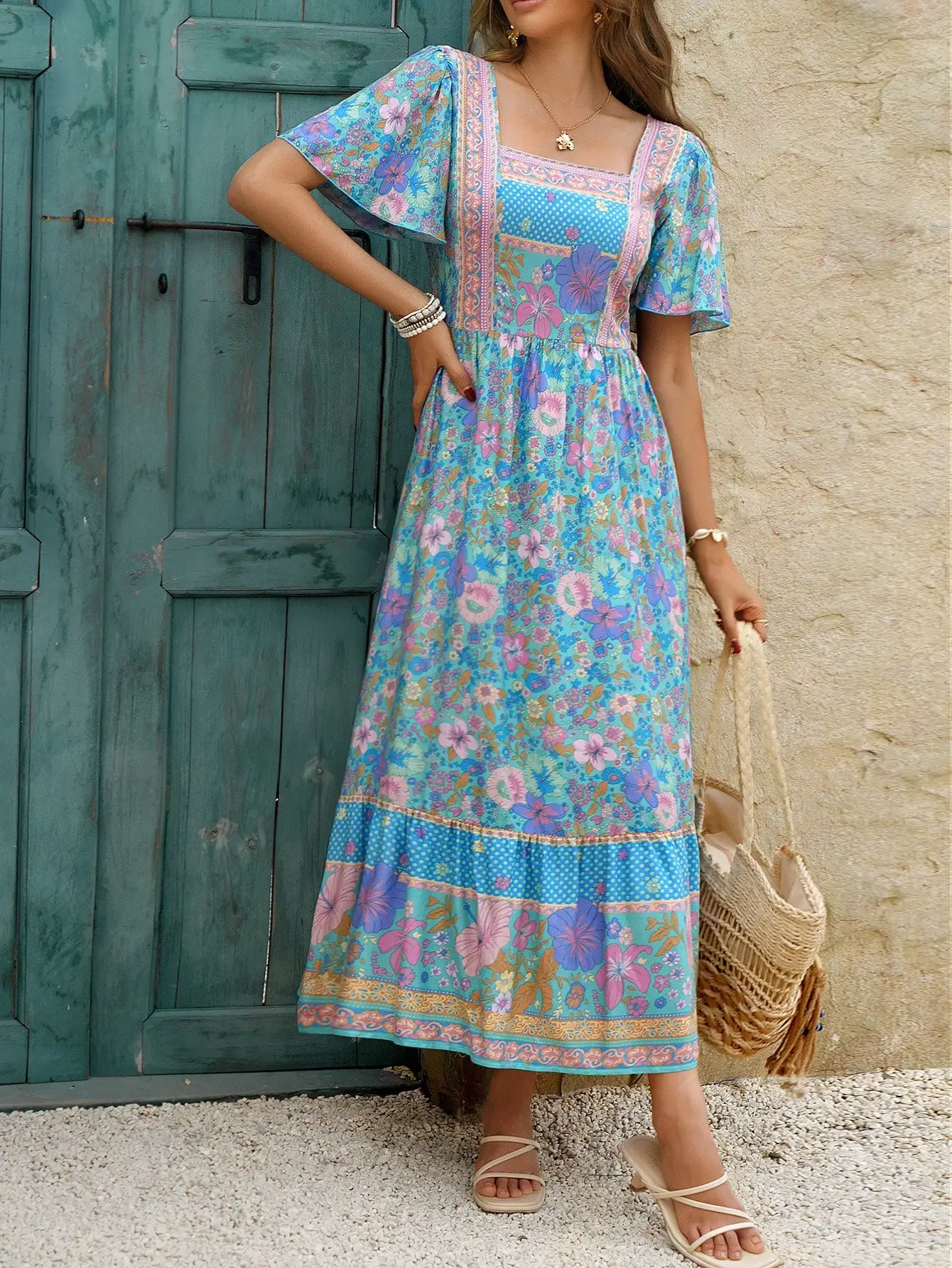 

Женское макси-платье с цветочным принтом, квадратным вырезом и расклешенными рукавами для летнего отдыха