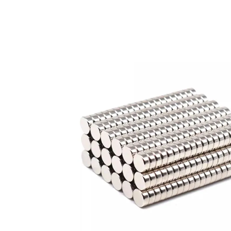 200 kleine runde Scheibenmagnete, 6 x 3 mm, Premium-Kühlschrankmagnete aus gebürstetem Nickel, zum