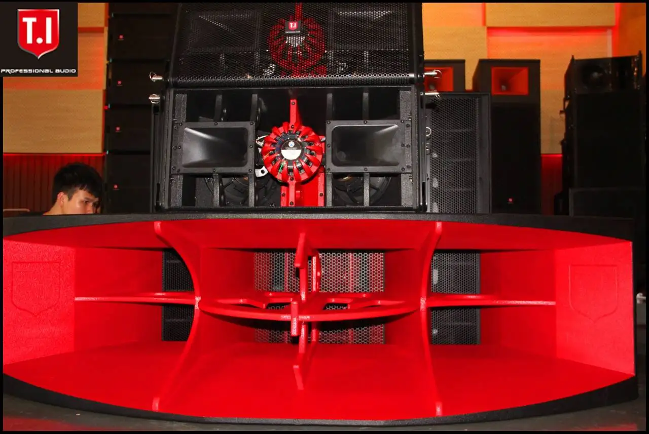 Speaker Audio Klub Berkualitas Tinggi T.I Wolf Club Series Dual 18'' Bass dengan Wolf Horn Wolf28 dan Wolf 28 Horn Sound untuk Klub