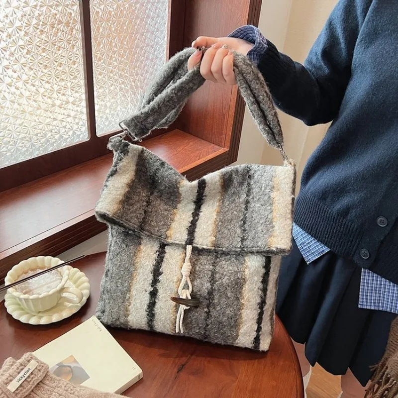 

Luxury Designer Diaper Bags Women's Elegant Crossbody Bag Minimalist Fashionable Shoulder Bag Simple Leather Large Capacity