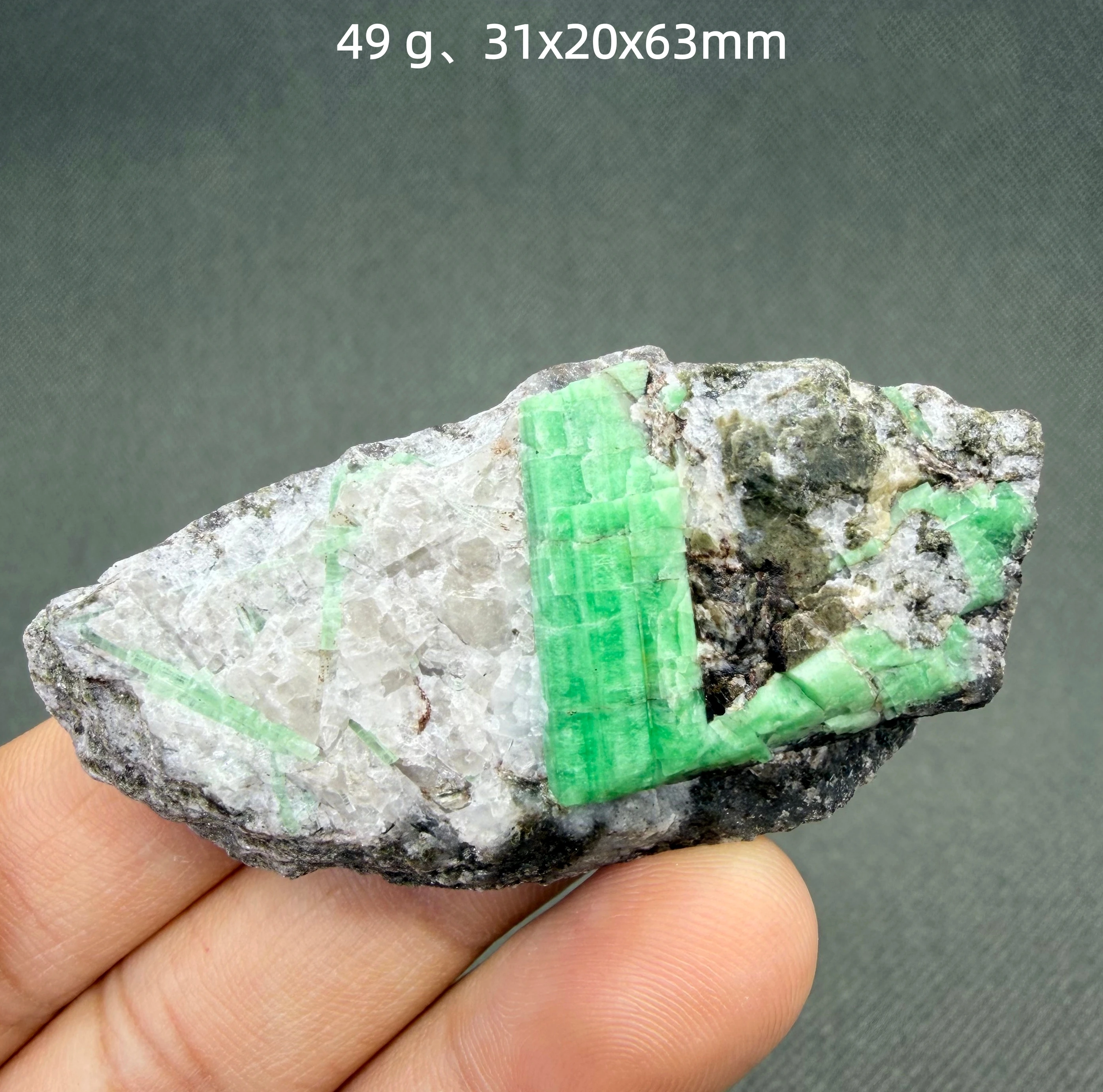 Natural Yunnan Emerald Crystal Green Beryl Mineral Specimen Rare China