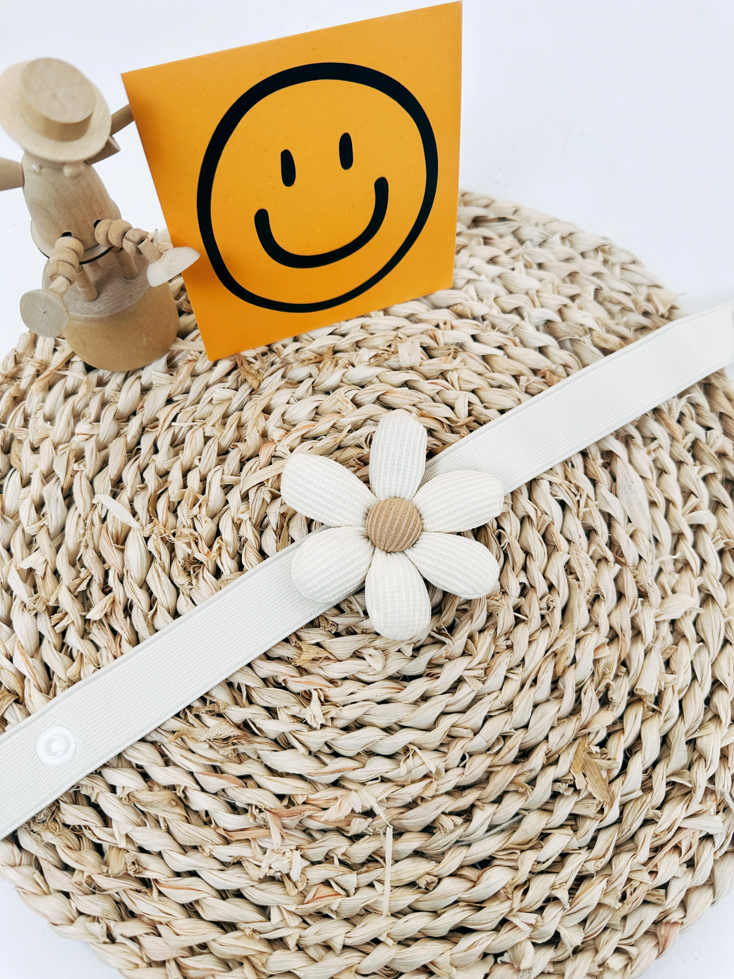 Handmade floral curtain tiebacks with elastic bands and magnetic fasteners, suitable for children\'s room and home decoration
