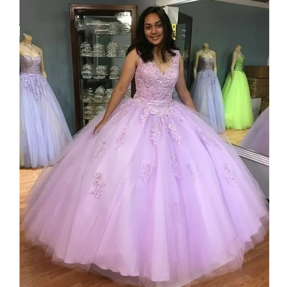 Luxury Cap-spalla lilla Ball Gown Quinceanera abiti Vestidos De 15 Anos Party Appliques perline Tulle principessa compleanno caldo