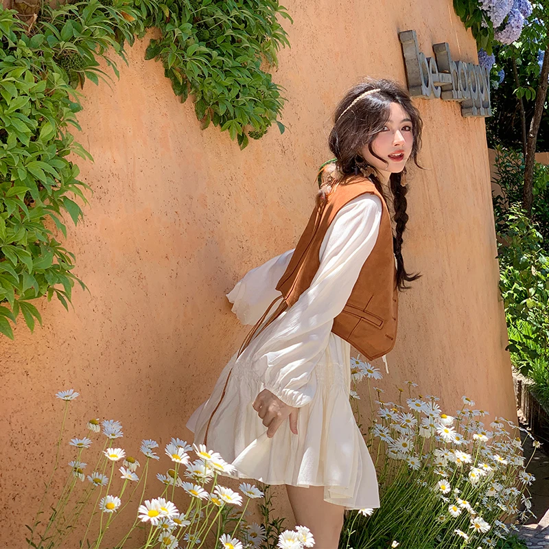 Conjunto Casual Retro de Hong Kong para Mulheres, Vestuário em Camadas, Colete Marrom, Camisa Branca Solta, Conjunto de Duas Peças para Férias