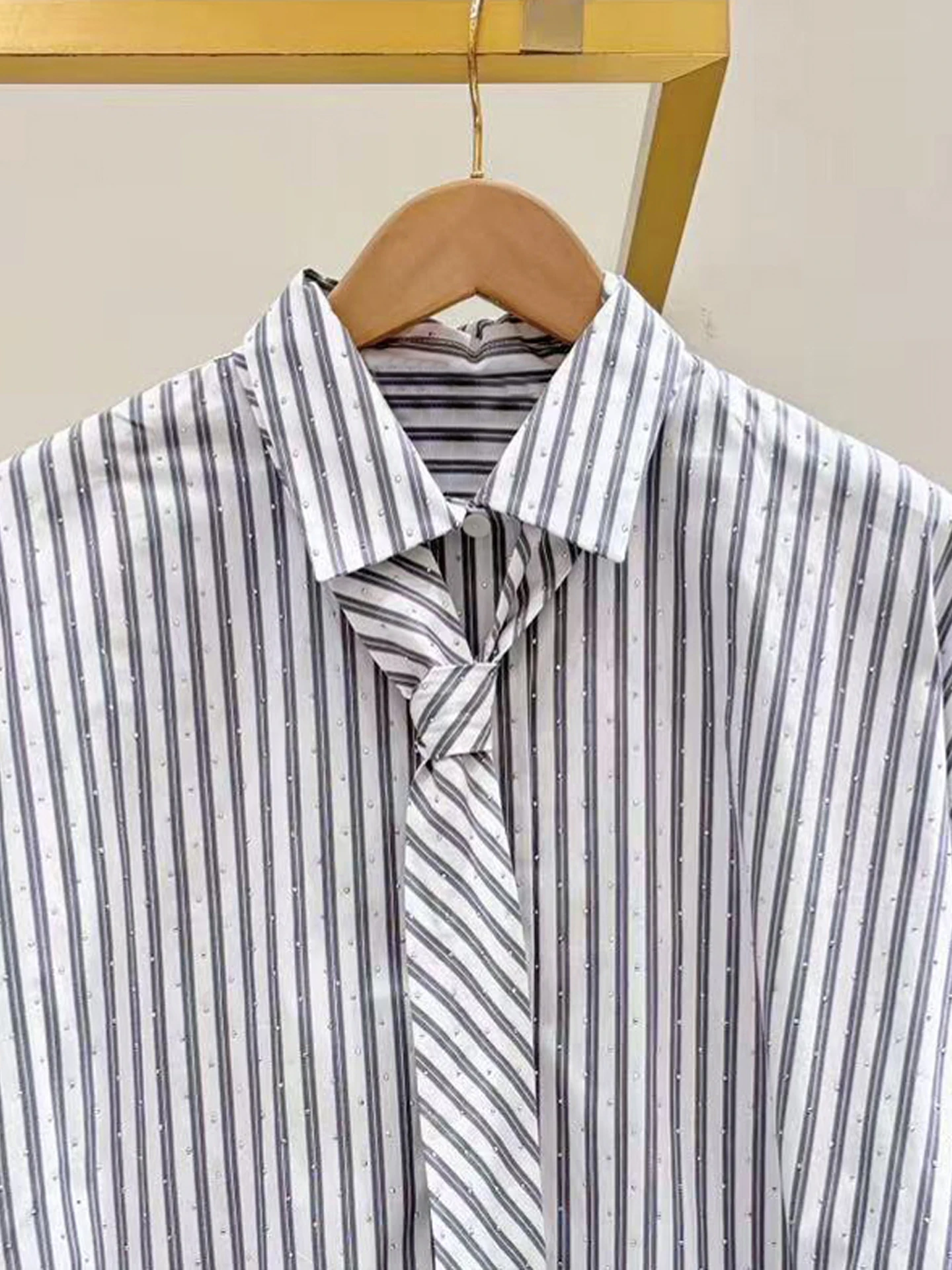

M Home Nan You High End Women's Casual Stripe irt with Rhinestone Tie Versatile Top for Autumn 2025 Commute Sle Loose Fit