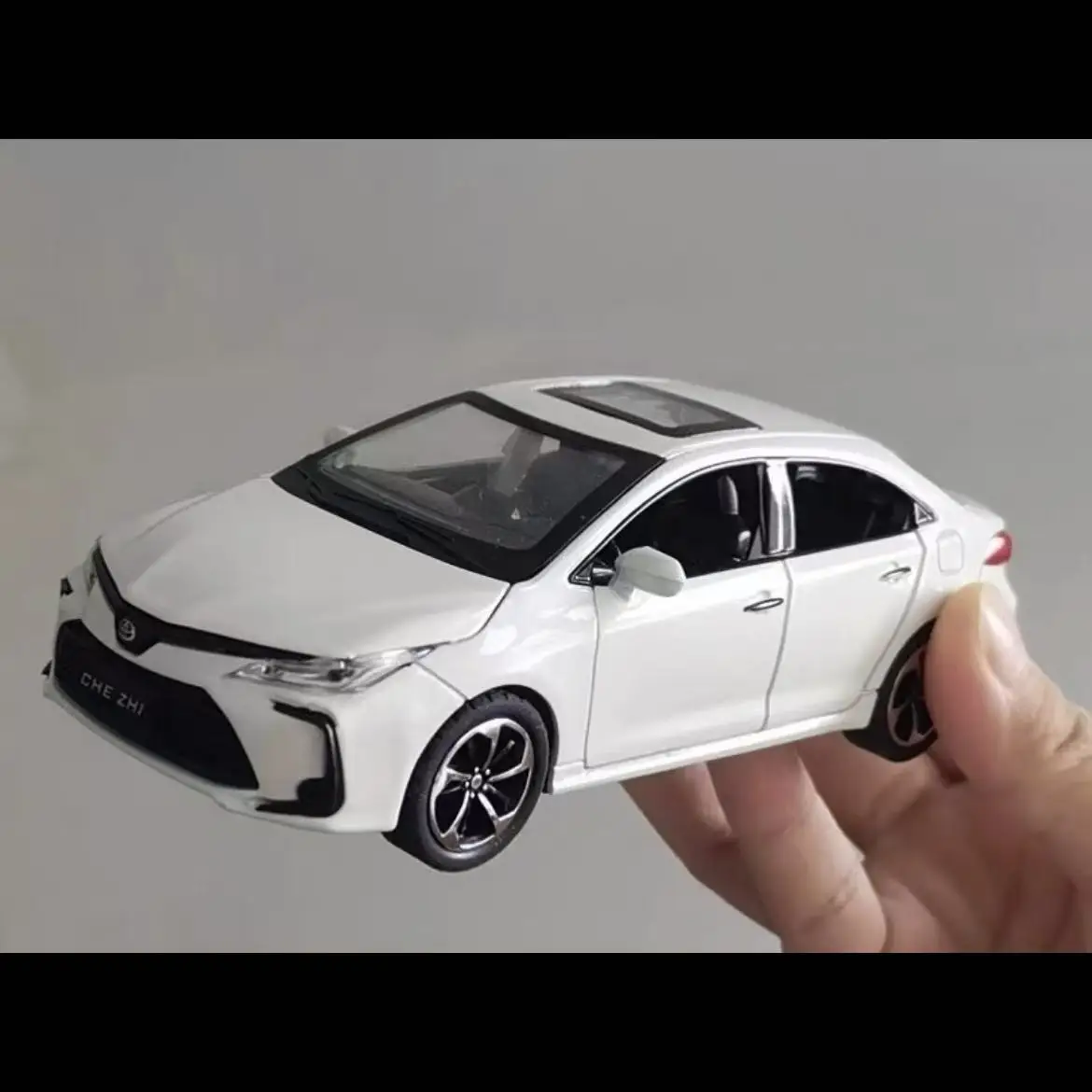 

New Alloy Car Model Diecast Toy Vehicle Sound Light Effect Open Doors Kids Educational Toy Boys Birthday Present 1:32 Corolla