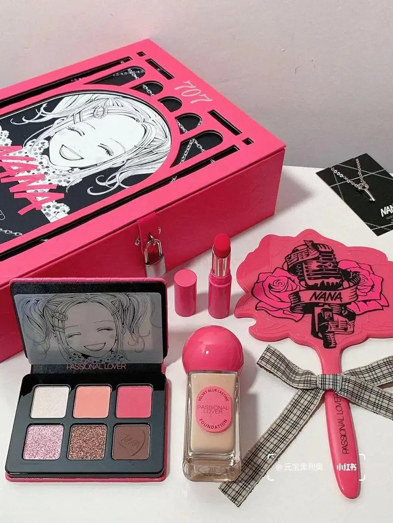 Anime Nana Nome congiunto Confezione regalo per trucco Hot Girl Rossetto Fondotinta Palette di ombretti Set Regalo cosmetico per ragazze sexy a