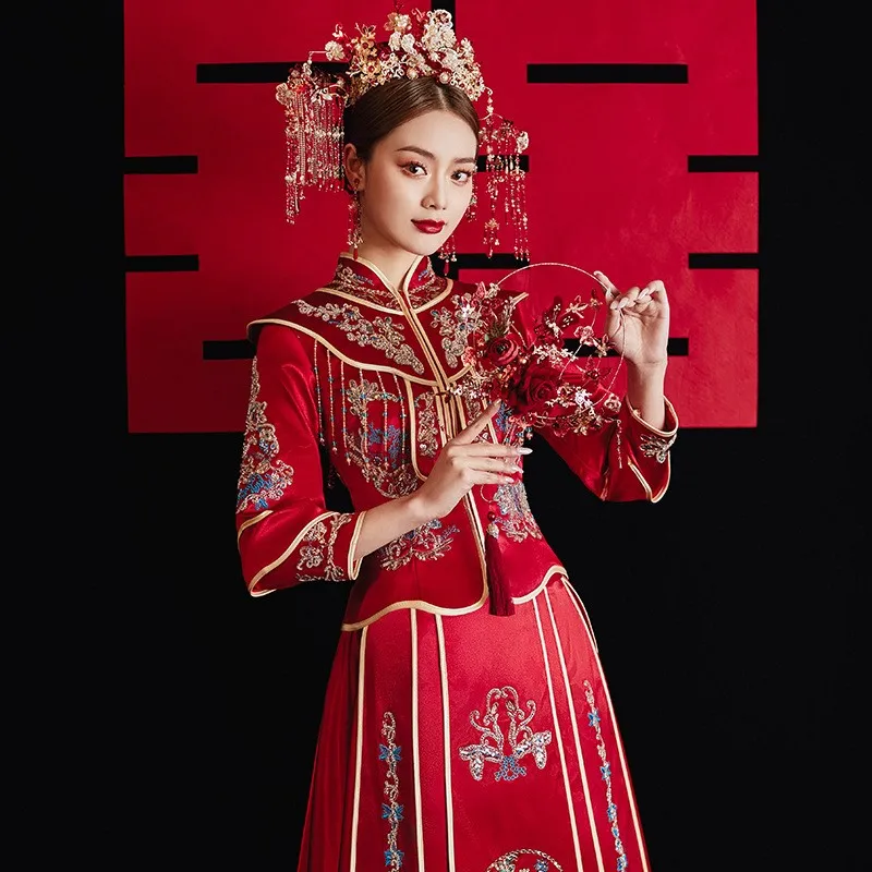 

New Chinese-style wedding dress toasting and