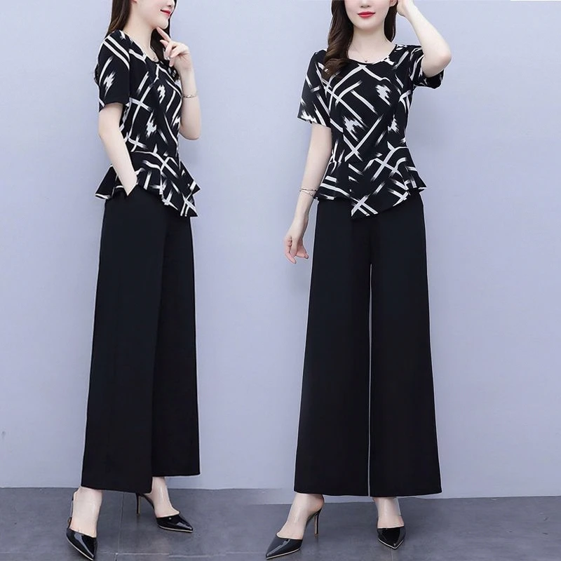 Fashionable Stripe Wide Leg Pants Set Women's Summer Wear 2026 New Style Stylish Mom Top Two Piece Set Ageless Trendy