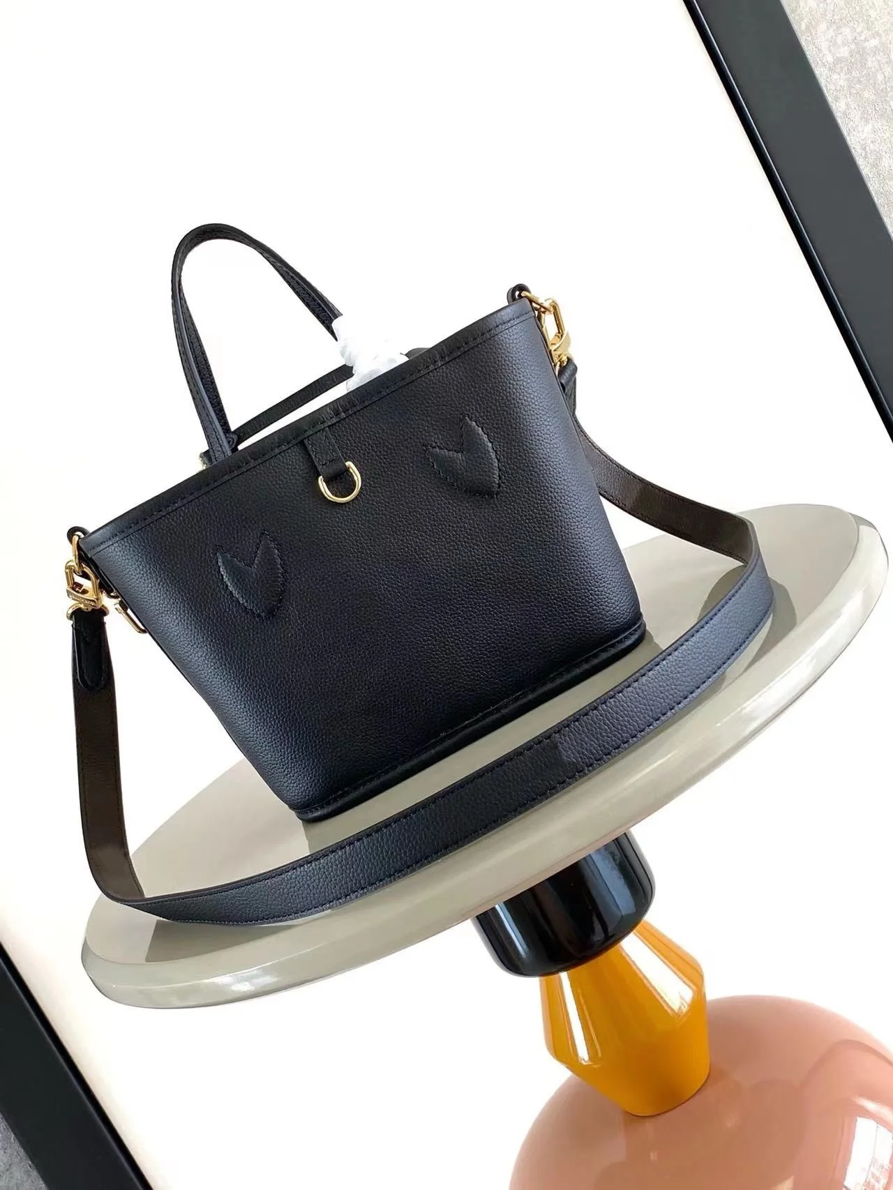 New Cowhide Handbag One Shoulder Diagonal Cross Bag Tote bag Fashionable  Versatile Classic Women's Bag