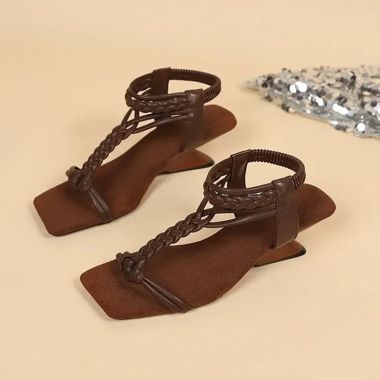 Brand Design Vintage Braune T-Riemen-Sandalen mit eckiger Zehenpartie für Damen – Sommer 2026 Bequeme Urlaubssandalen mit ausgefallenen Absätzen – Detail 31