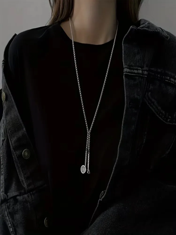 Collier en acier titanium pour homme et femme Un accessoire de style intemporel pour tous les looks automne-hiver