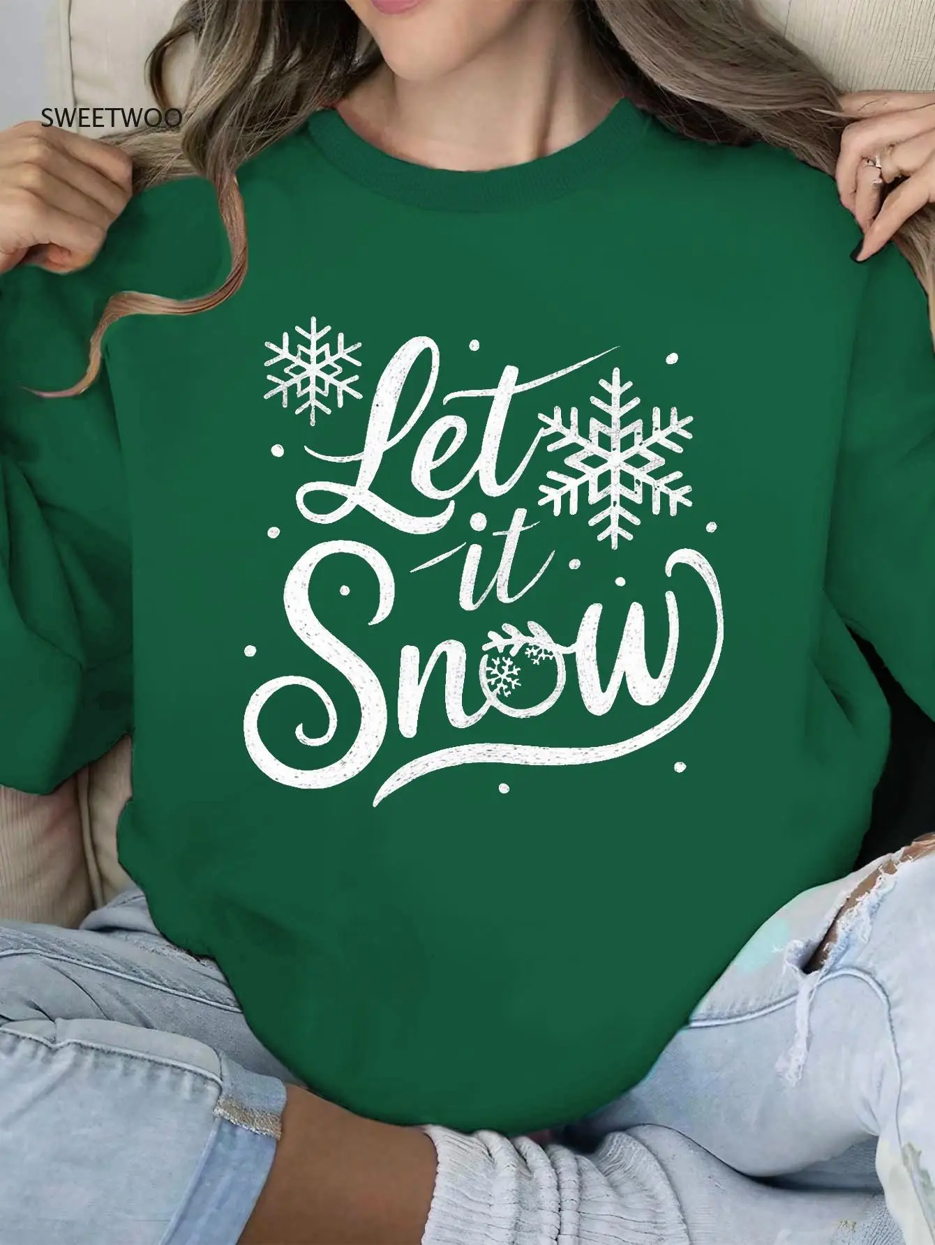 

Women's Crew Neck Let It Snow Graphic Print Sweatshirt - Geometric Pattern Cozy Top, Fashionable Female Apparel