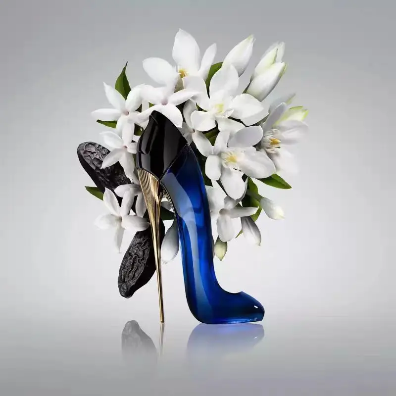 

Car.oli.n.a Good Girl Blue Bottle perfume, an exclusive women's perfume with 2.7 ounces, light and lasting fragrance
