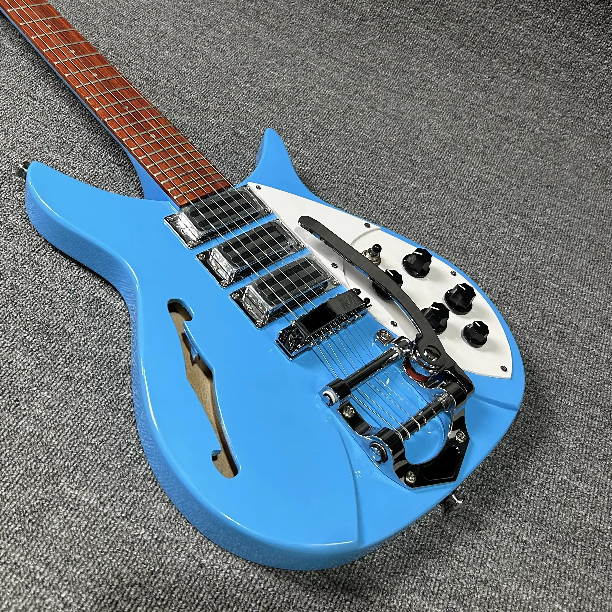 

Hot Sale 325 Model Electric Guitars Semi Hollow F Holes 527 mm Sky Bule Color