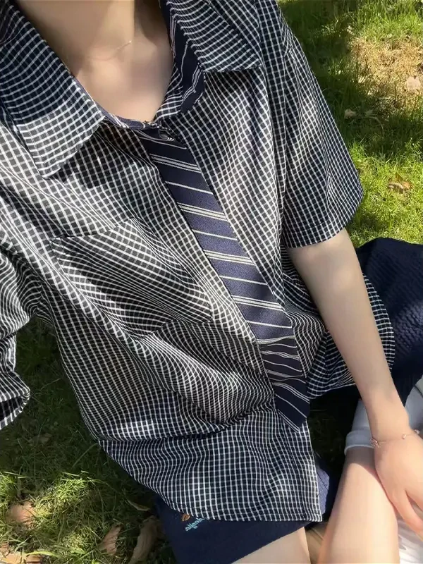 

Retro Japanese Style Plaid Short Sleeve Loose Men's Shirt Fake Bow Tie Casual Summer Clothing Black And White Couple's Outfit