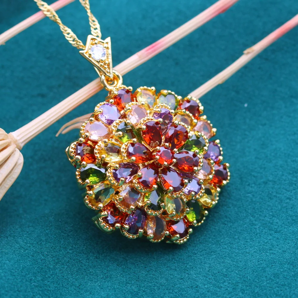 Elegante Halskette mit Anhänger aus synthetischem Zirkonia – 18 Karat vergoldet – perfekt für Hochzeiten, Valentinstag und Weihnachten – Detail 3
