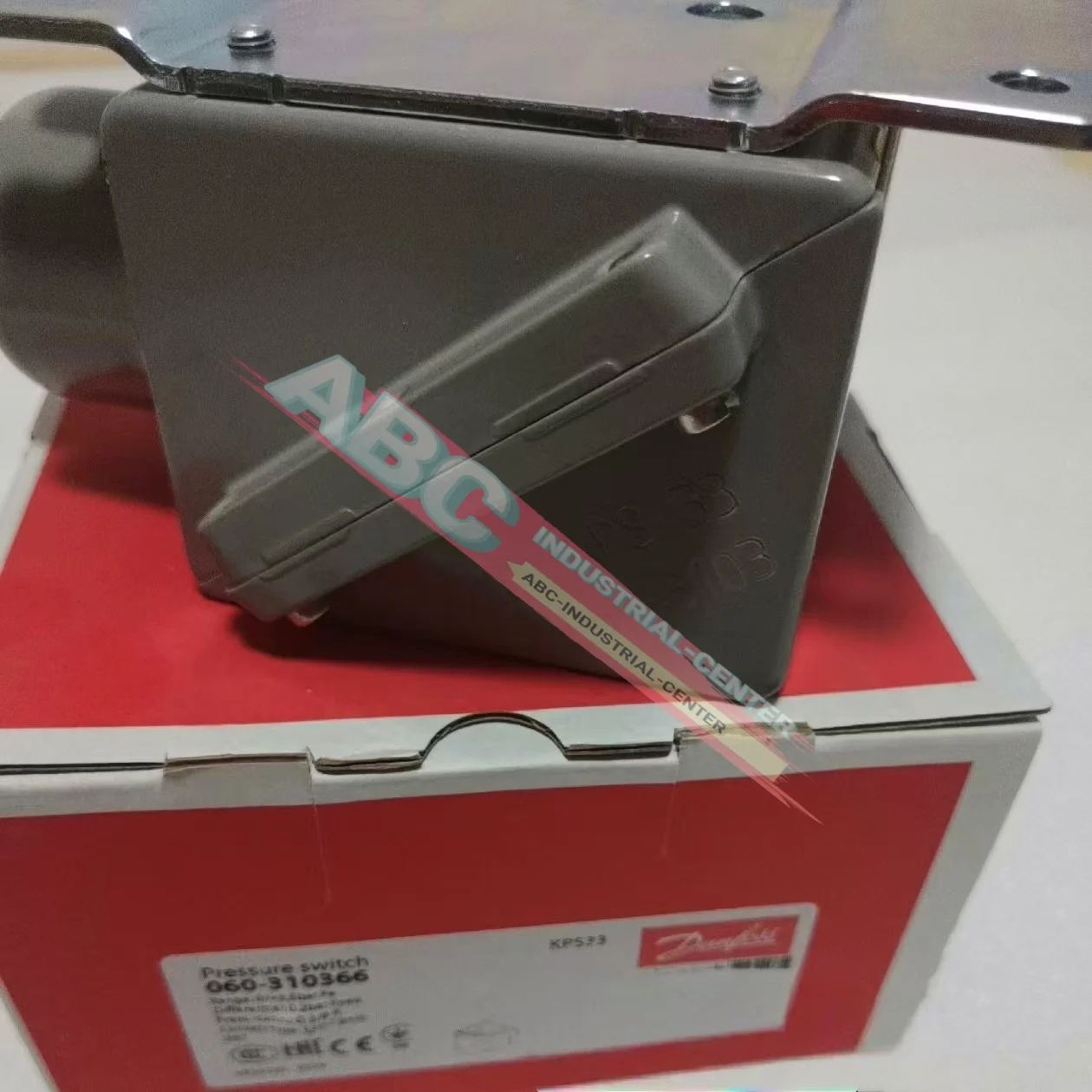 

New in box 060-310366 060-312166 Pressure Transmitter