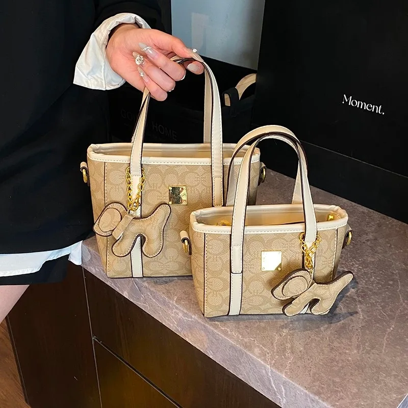 

Versatile French Style Handbag, Hand-Carry Option For Casual Summer Activities And Light Luxury Occasions