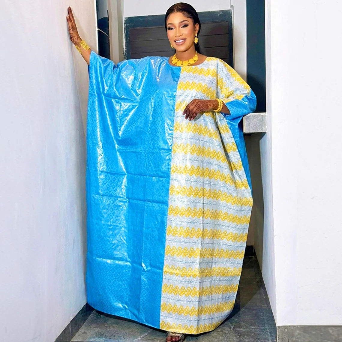 

Платье-бубу из базина рич с геометрическим принтом, небесно-голубое, традиционное, в стиле Мали, для свадеб и торжеств, для подружек невесты, дашики