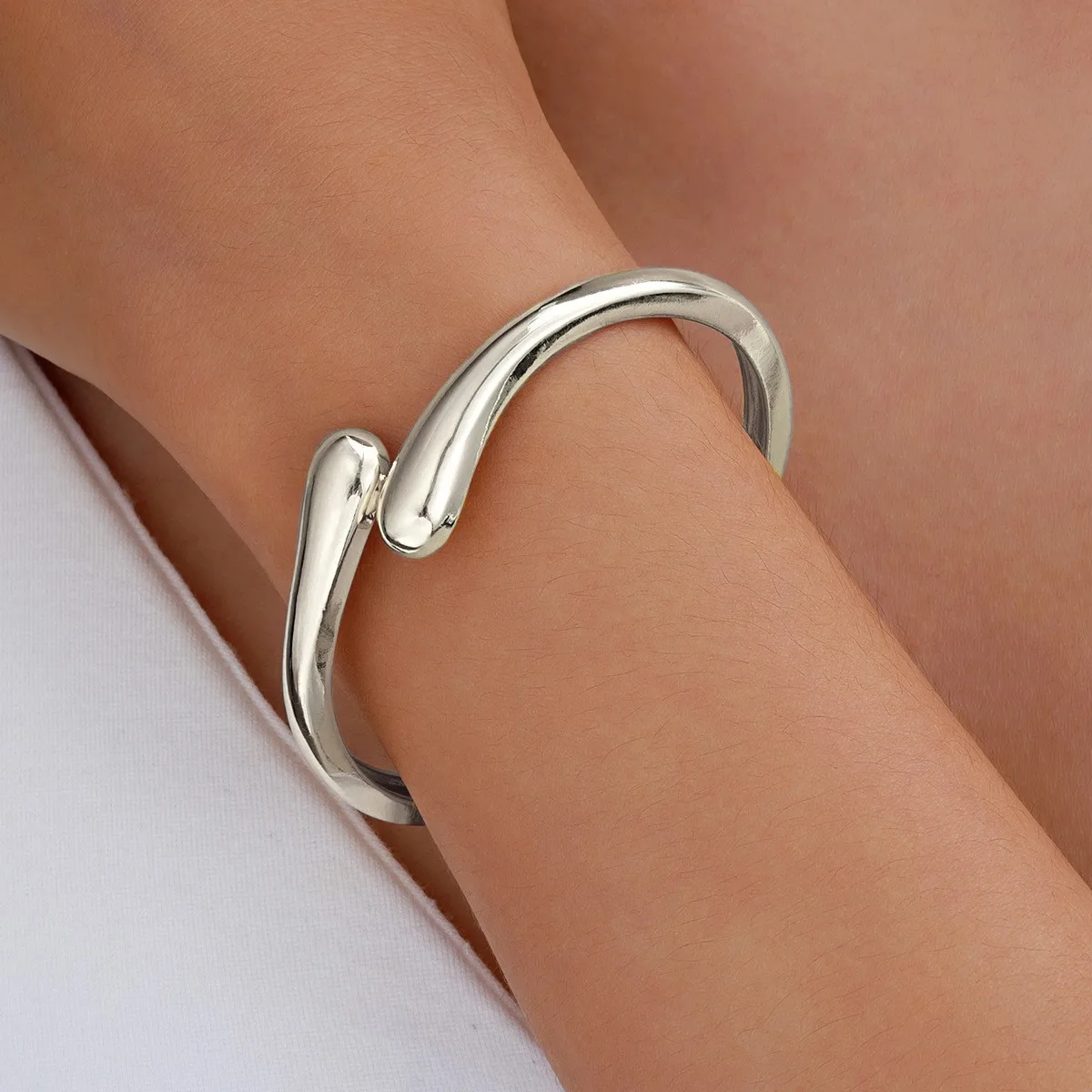Einfaches, tropfenförmiges Armband für Damen, kreatives Design in Gold- oder Silberfarbe, verstellbar, offenes Armband, modischer Schmuck für Mädchen. – Detail 10