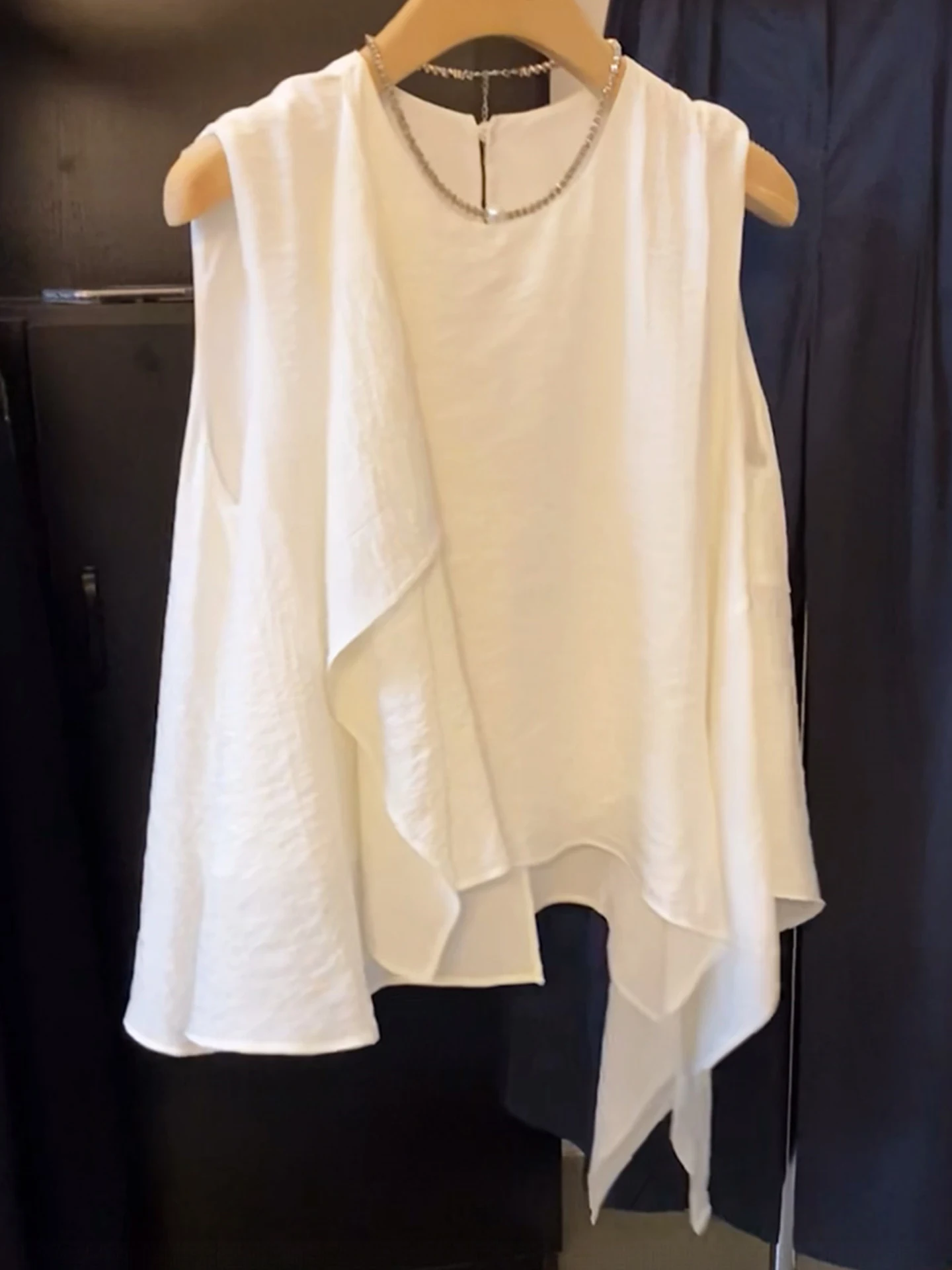 

Color round Ne irt Summer Loose Top Svel Faion Asymmetrical Hemline Small irt Korean Sle Stra...