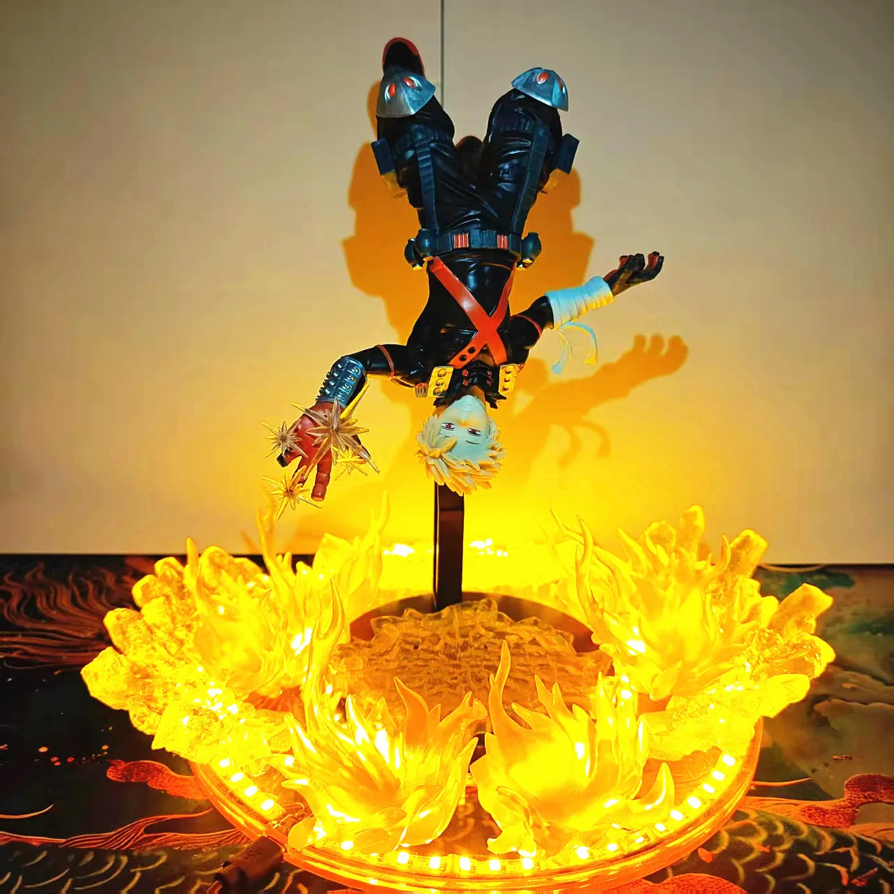 ฟิกเกอร์อนิเมะมายฮีโร่อะคาเดเมีย คาสึกิ บาคุโกะ รุ่นปลุกพลัง พร้อมเอฟเฟกต์การระเบิด  แบบประกอบเอง  วัสดุ PVC ของสะสม