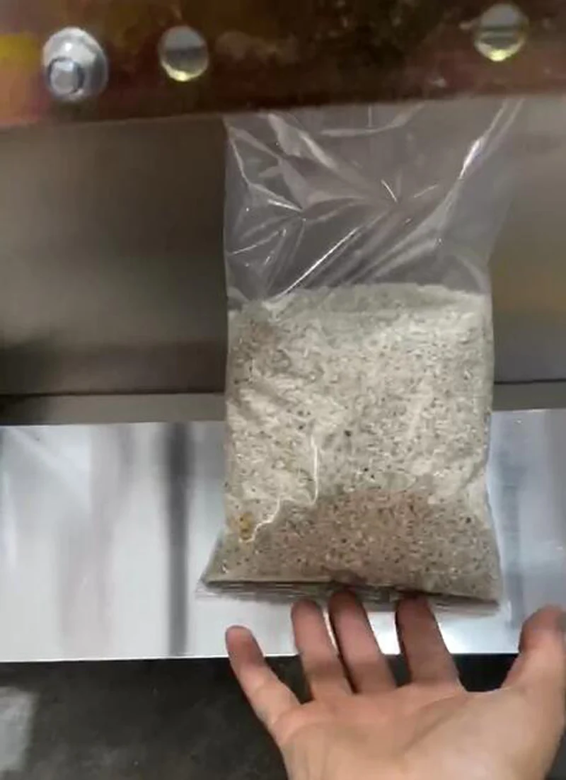 

Multi-functional Filling Machine For Granule Powder Flower Tea Cat Food Grain Food Packaging Machine