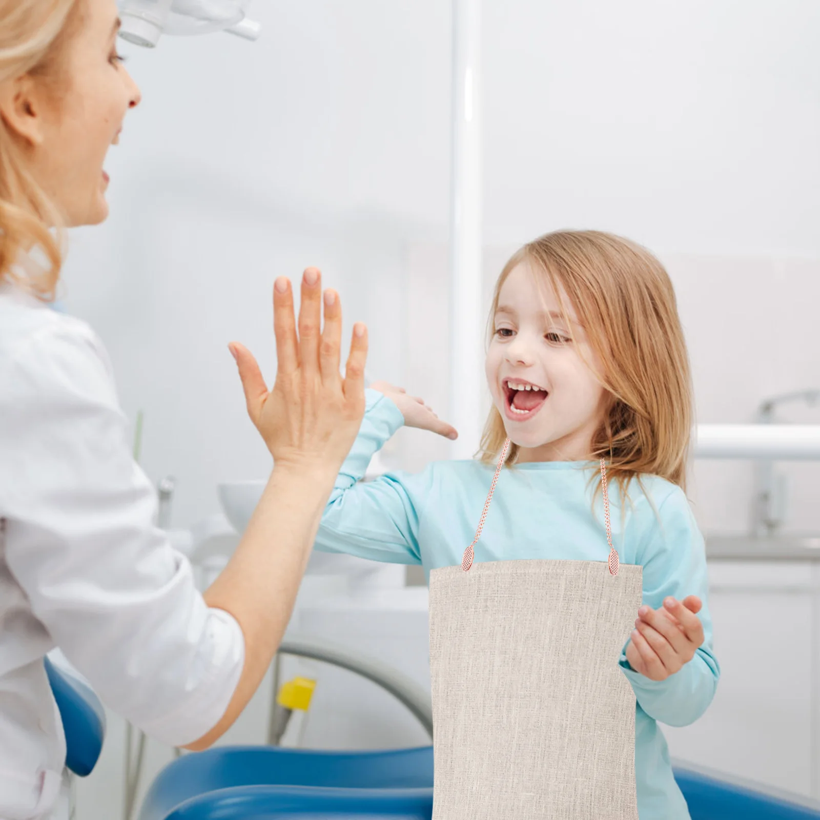 

2pcs Napkin Clips Chain Zinc Alloy Alligator Bib Holder Durable Rustproof Mask Strap Retaining Clamps Easy