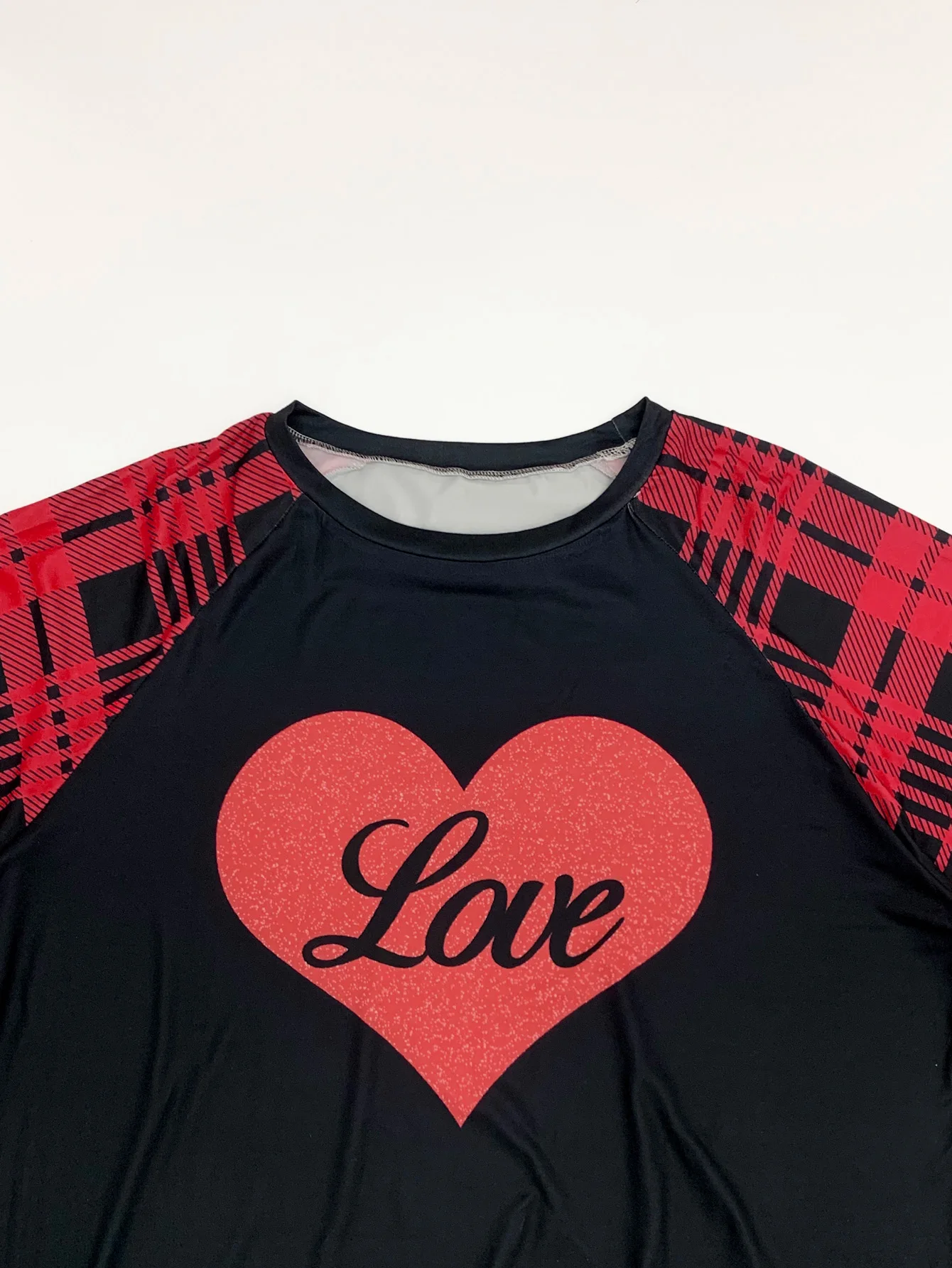 Plus size damski walentynkowy sweter w kratę z nadrukiem miłosnym, elegancki T-shirt z długim rękawem, najlepszy wybór na wiosnę