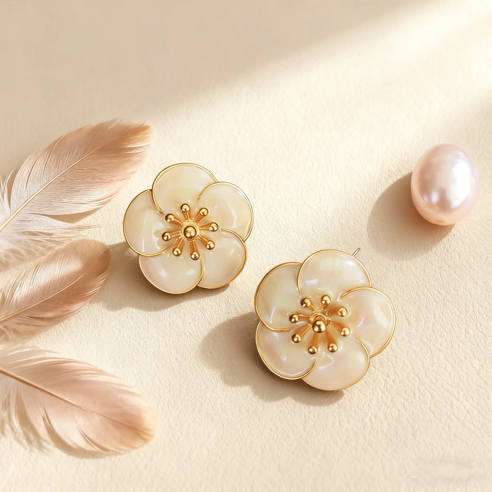 

Vintage Gold Plated Pearl Statement Floral Stud Earrings for Women White Flower Elegant Trendy Jewelry Gift for Party Daily Use