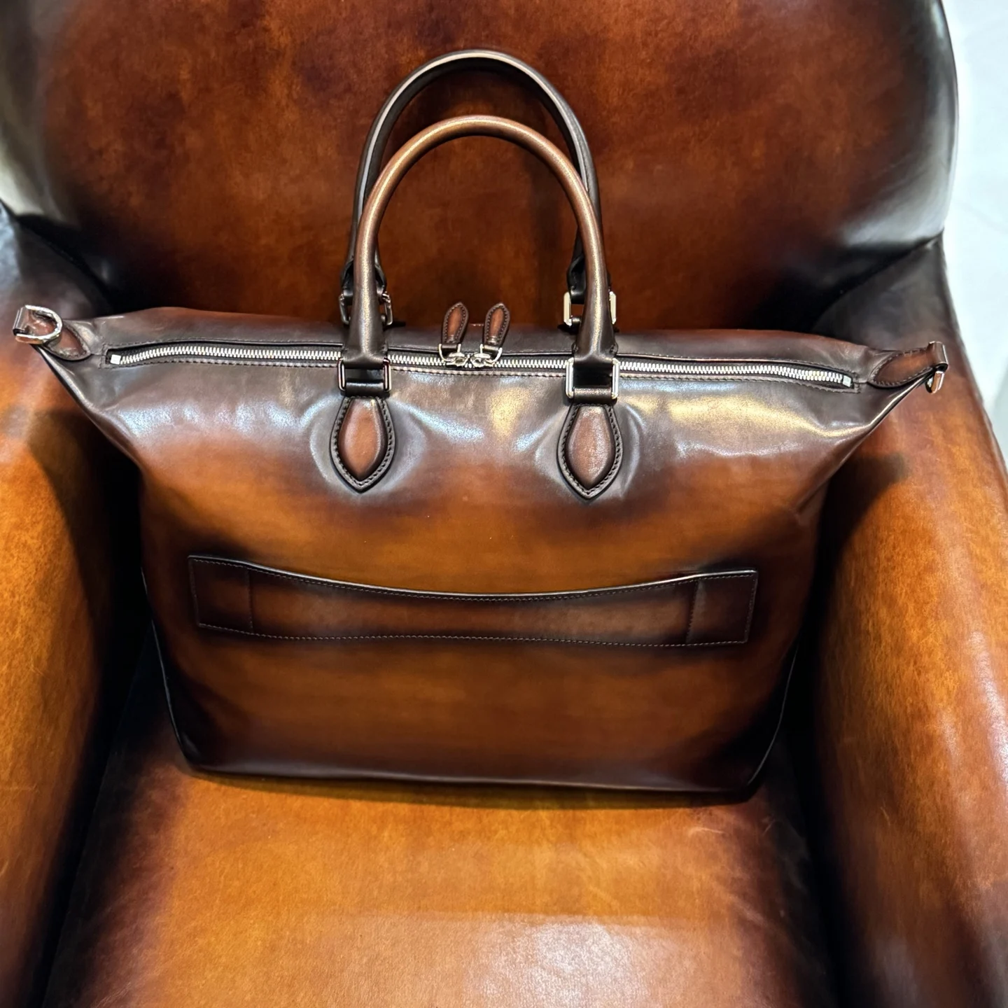 DIMY 2025 new large capacity commuting crossbody crescent lightweight soft leather single shoulder travel horn tote bag