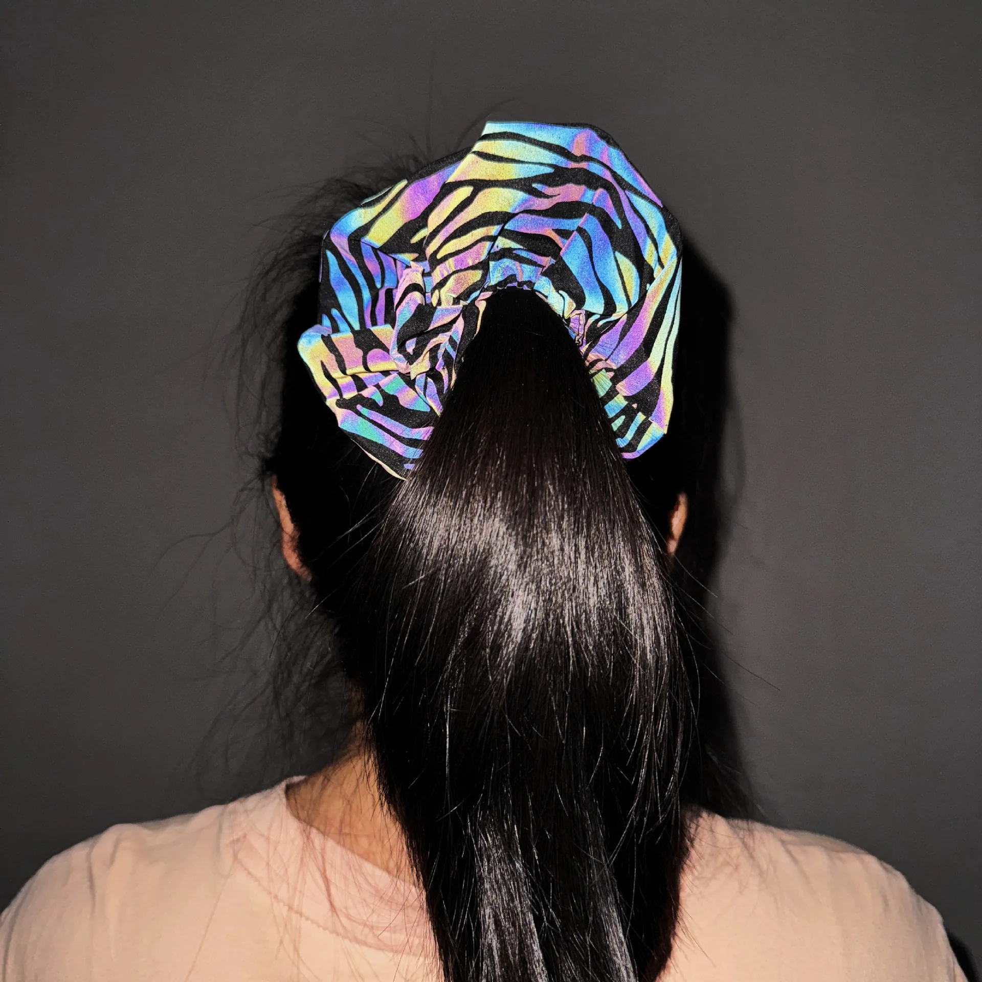 Ikat Rambut Scrunchie Reflektif Aksesoris Rambut Berkilau Wanita untuk Lari Malam Pesta Rave Ikat Rambut Elastis Penahan Kuncir Kuda