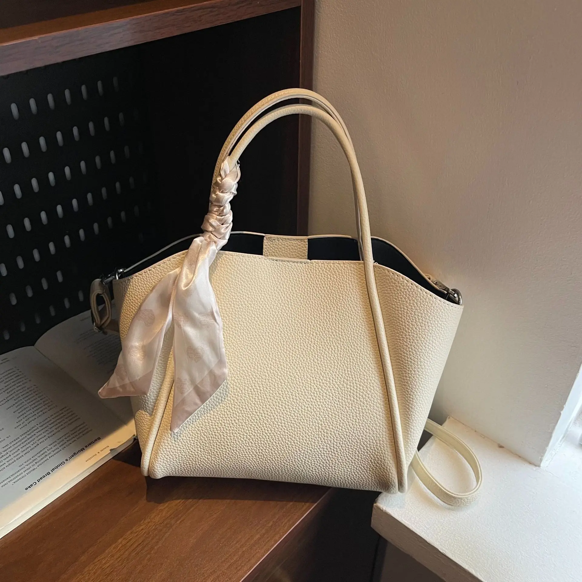 

2025 Korean Commuter Tote Bag for Women Minimalist Shoulder Crossbody Purse Fashionable Handbag