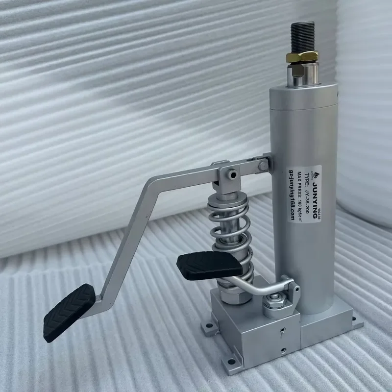 Hydraulic jack, foot-operated hydraulic cylinder, hydraulic jack does not require electricity, easy to use and movable