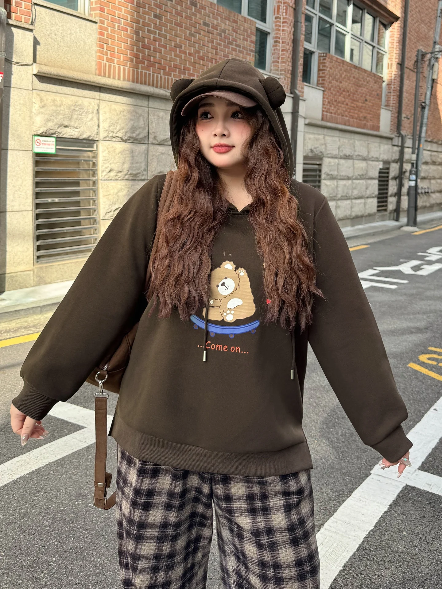 

Женская толстовка с медведем больших размеров, повседневная свободная посадка, осень-зима, с мультяшным принтом, скрывающая удобная хлопковая длинная толстовка све