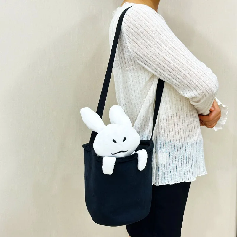 Produtos roblox jogo criativo periférico dos desenhos animados bonito preto e branco coelho brinquedo de pelúcia boneca decoração do quarto presentes aniversário